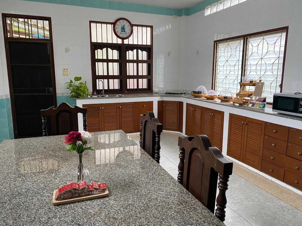 Niece Hostel Phuket - Sha Extra Plus Esterno foto