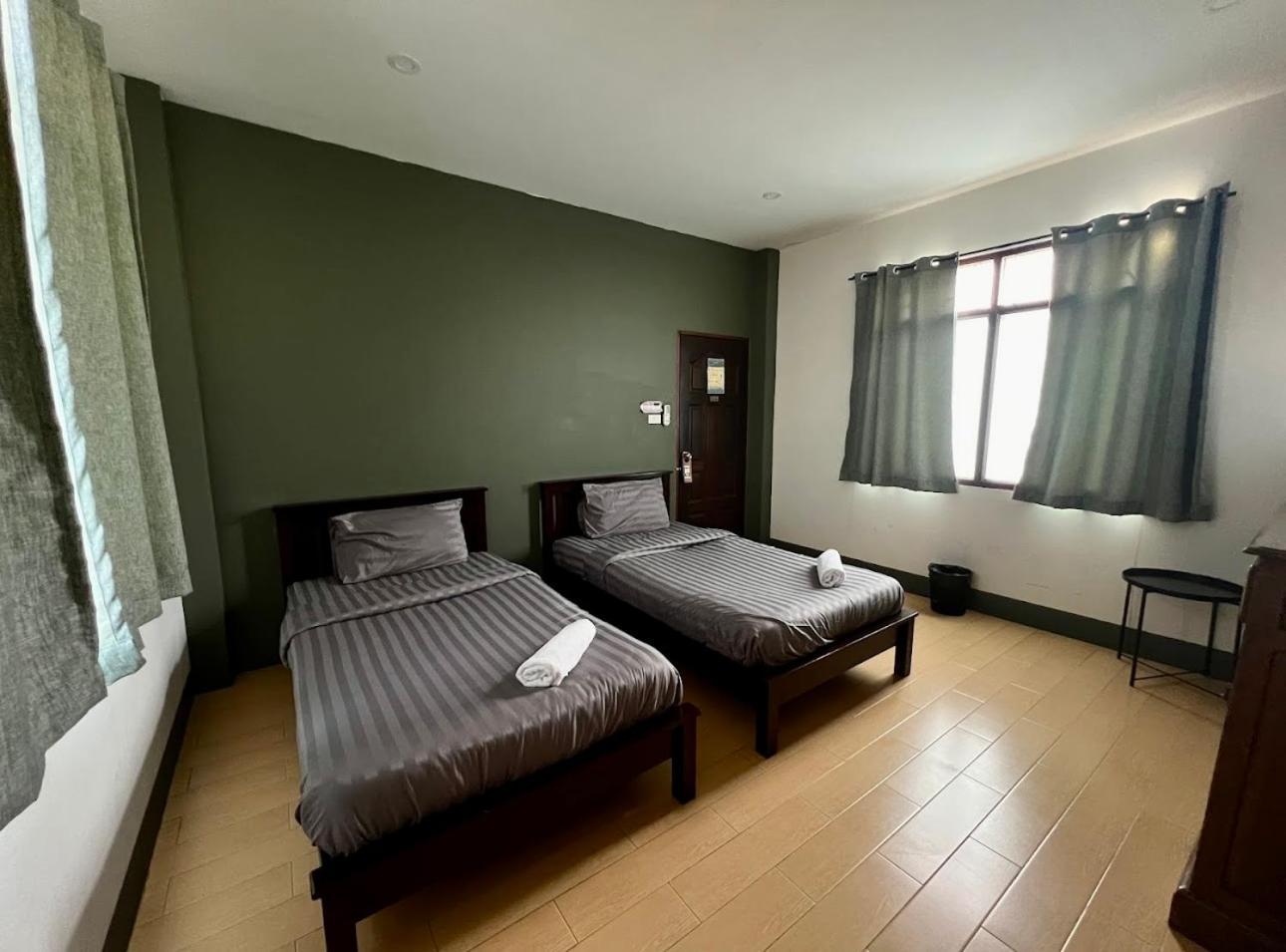 Niece Hostel Phuket - Sha Extra Plus Esterno foto