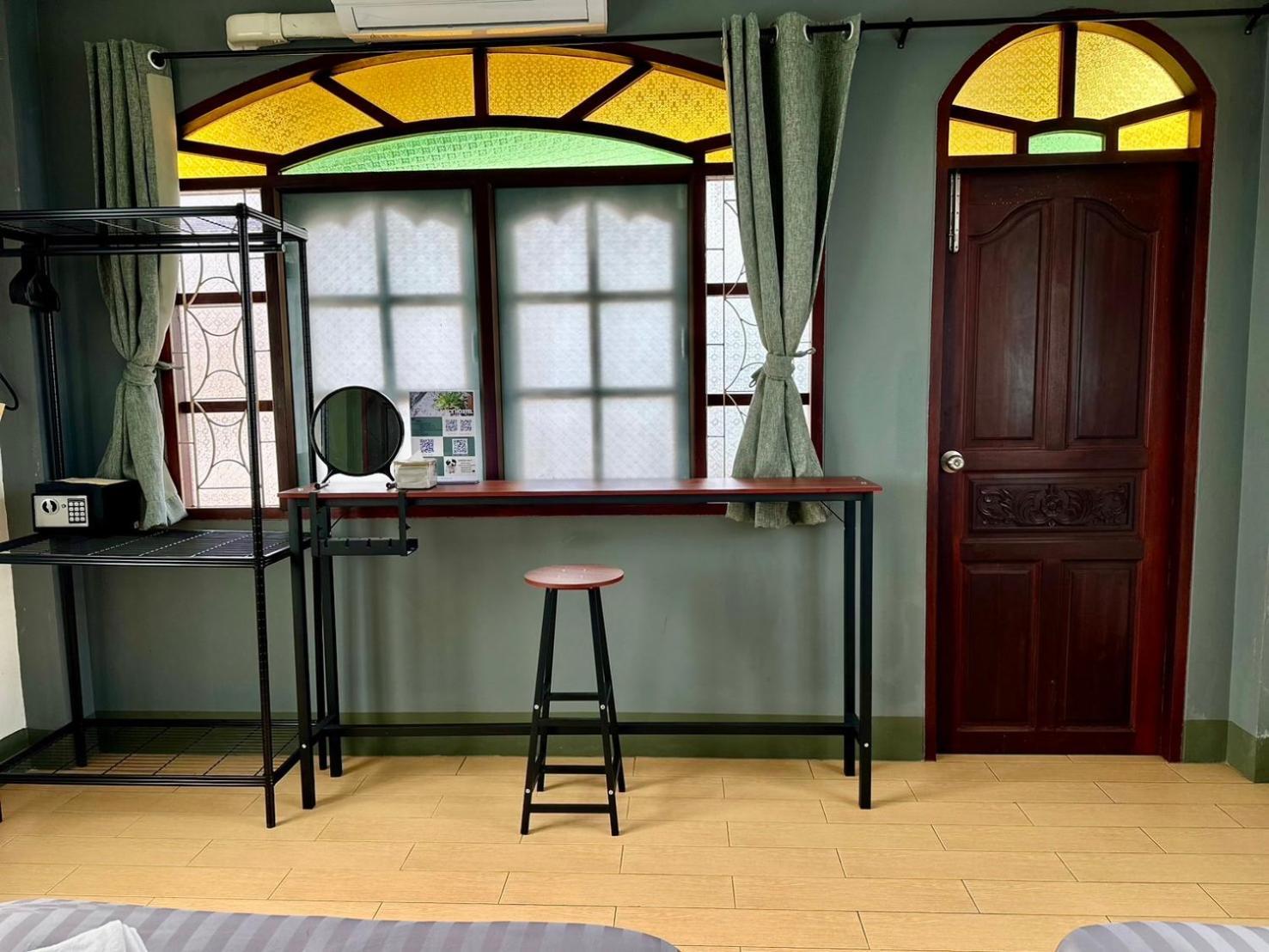 Niece Hostel Phuket - Sha Extra Plus Esterno foto