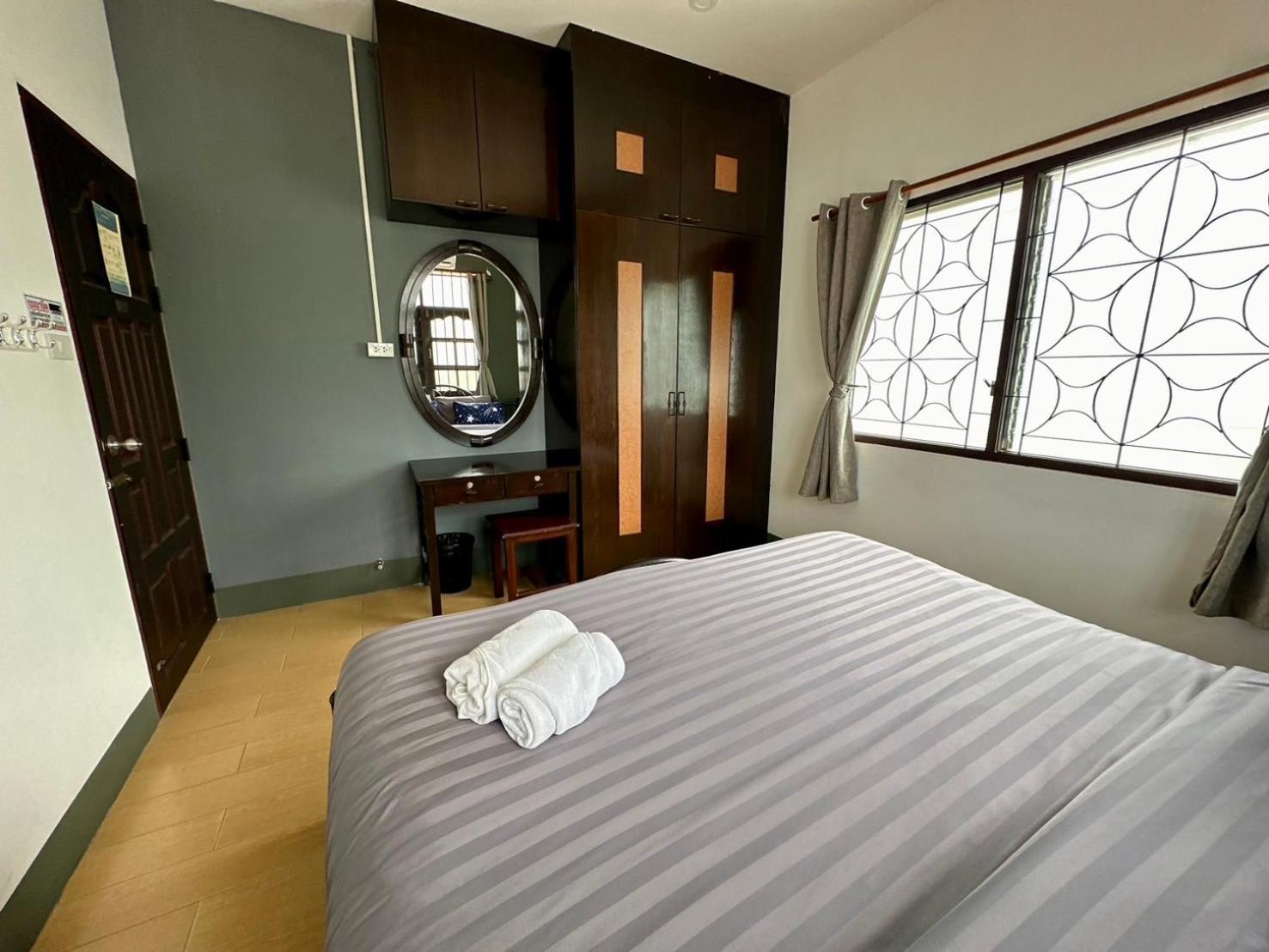 Niece Hostel Phuket - Sha Extra Plus Esterno foto